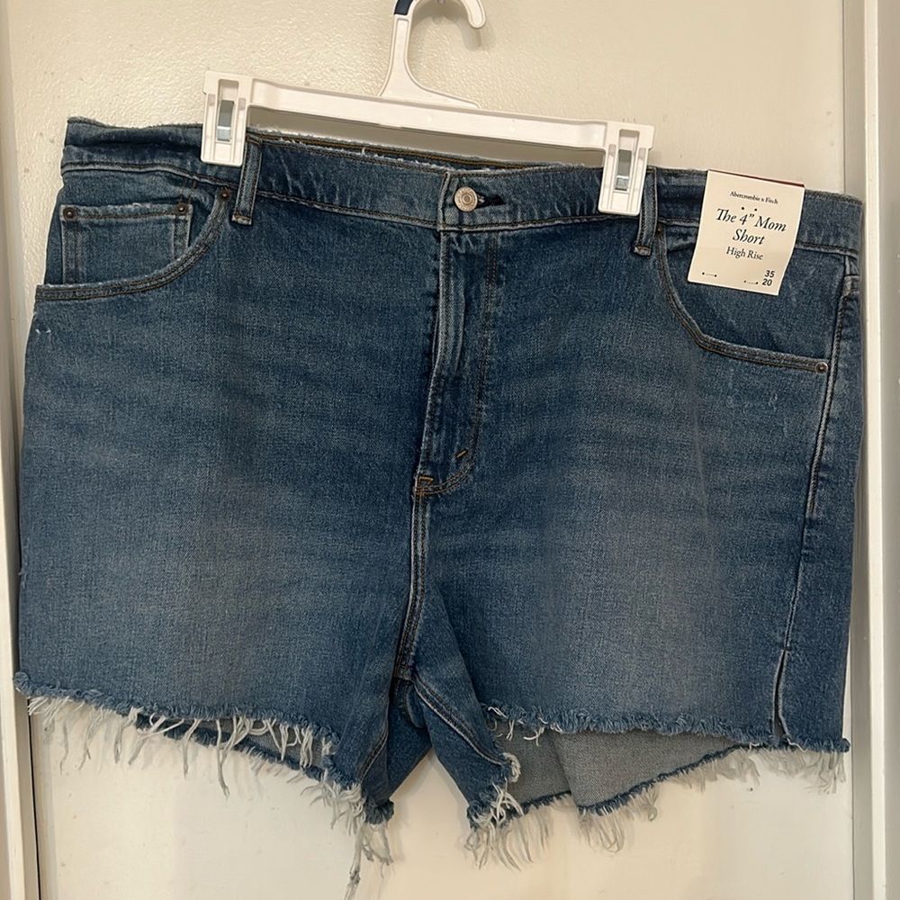 Abercrombie & Fitch “The 4” Mom Short” size 35/20